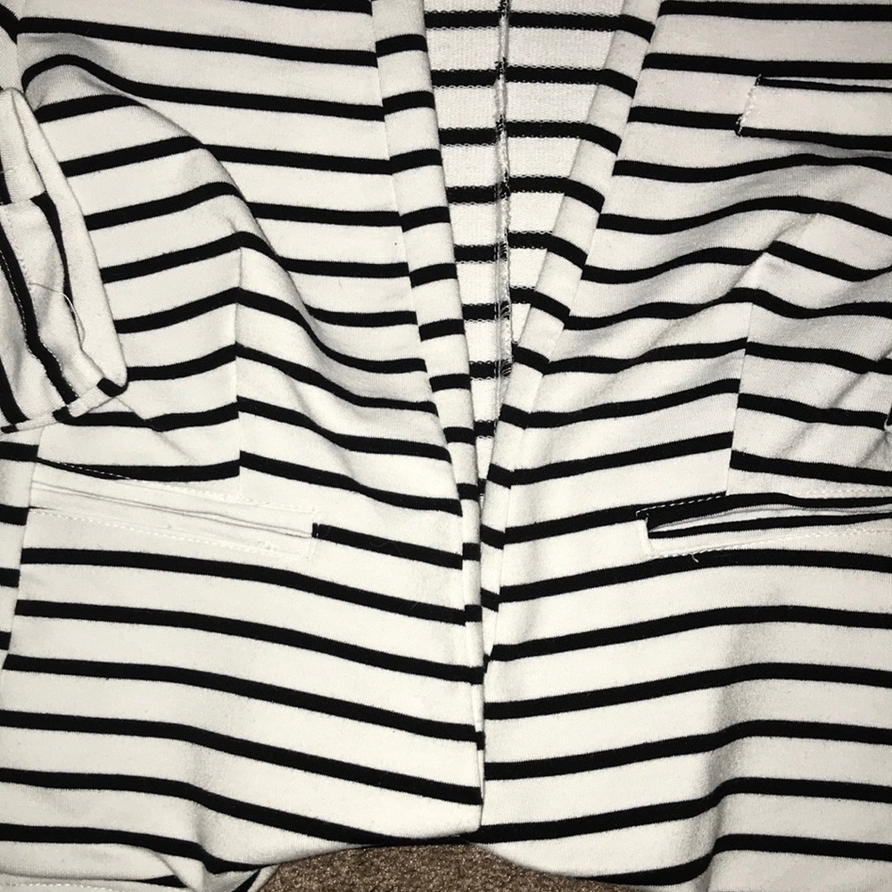 ❤️SALE ❤️SALE!! Striped Blazer BY Love Change👠👖 - Picture 4 of 5